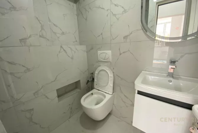 Shtepi ne shitje Apartament ne Tirane, Garsoniere, Mobilimi Bosh, pa mobiluar, Pagesa 75,000  Euro.