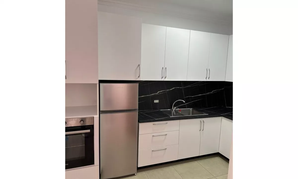 Shtepi me qera Apartament ne Tirane, 3+1, Mobilimi E mobiluar, Pagesa 700  Euro.