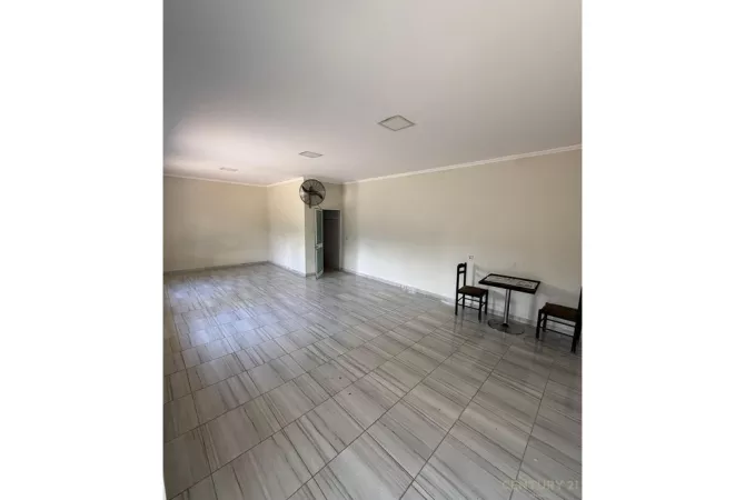 Jepet dyqan per qera ne rrugen Frang Bardhi,Selit