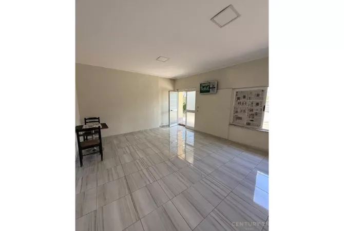 Jepet dyqan per qera ne rrugen Frang Bardhi,Selit