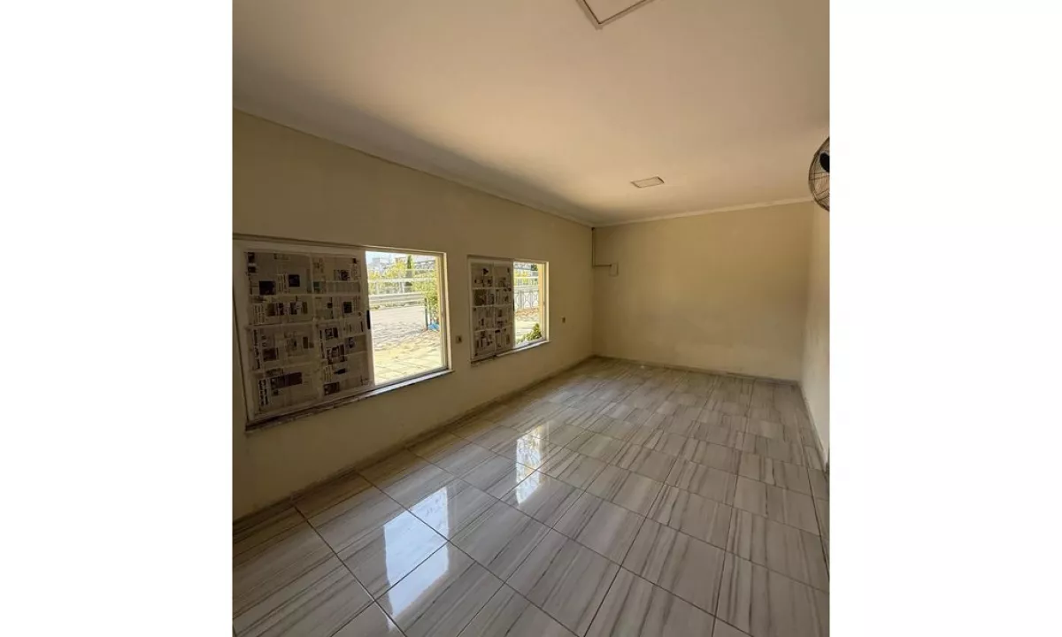 Jepet dyqan per qera ne rrugen Frang Bardhi,Selit