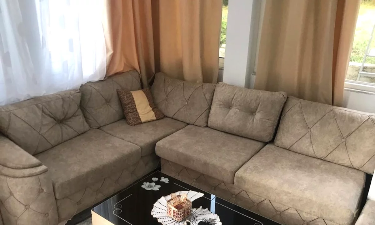 Shtepi ne shitje Apartament ne Tirane, 3+1, Mobilimi E mobiluar, Pagesa 125,000  Euro.