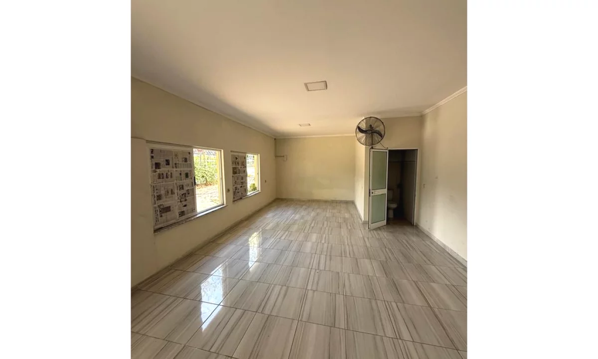 Jepet dyqan per qera ne rrugen Frang Bardhi,Selite