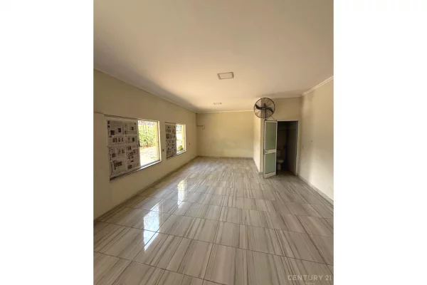 Jepet dyqan per qera ne rrugen Frang Bardhi,Selite