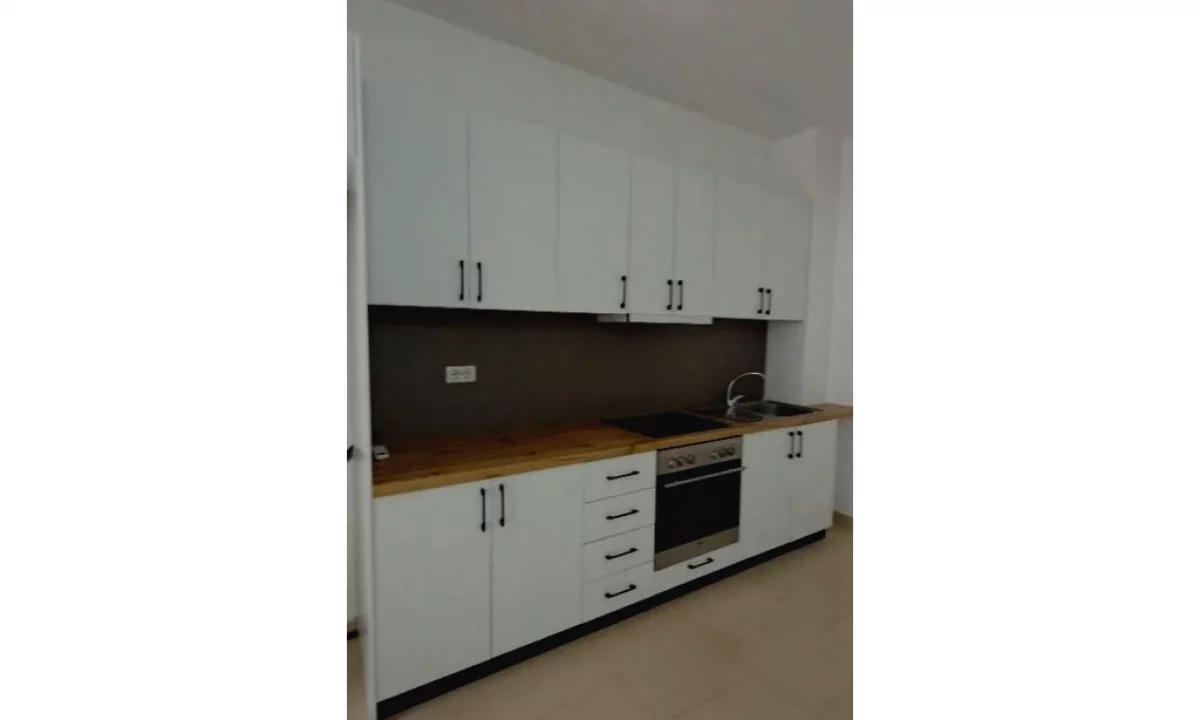 Shtepi me qera Apartament ne Tirane, 2+1, Mobilimi Bosh, pa mobiluar, Pagesa 55,000  Leke.