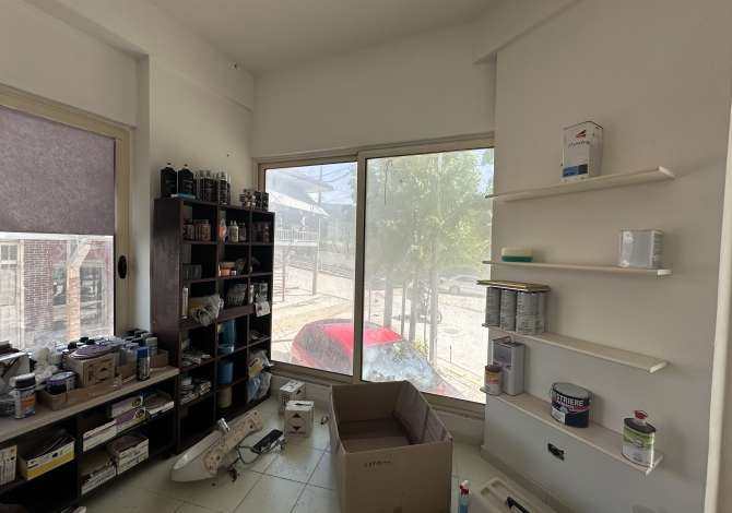 Ambiente Commerciale in Vendita 1+1 a Valona - 31,000 Euro