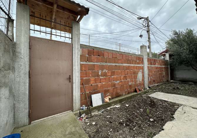 SHITET TRUALLI BASHKE ME SHTEPINE PRIVATE