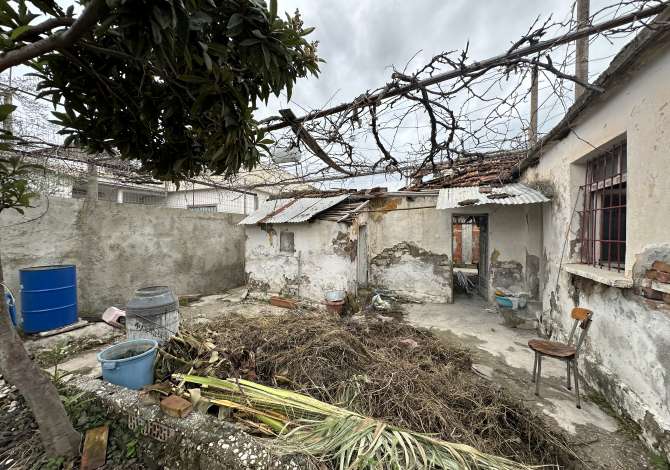 SHITET TRUALLI BASHKE ME SHTEPINE PRIVATE