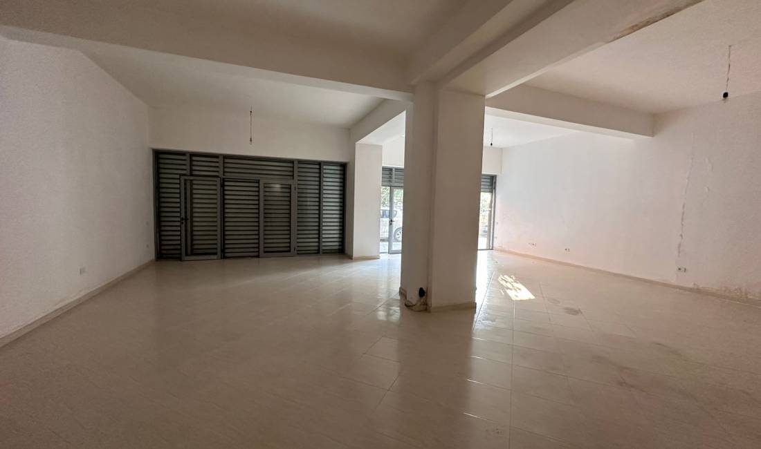 SHITET OSE JEPET ME QIRA AMBIENT BIZNESI NE LUNGOMARE, VLORE