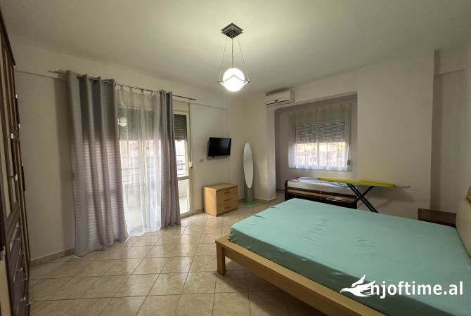 Shtepi me qera Apartament ne Vlore, 1+1, Mobilimi E mobiluar, Pagesa 300  Euro.