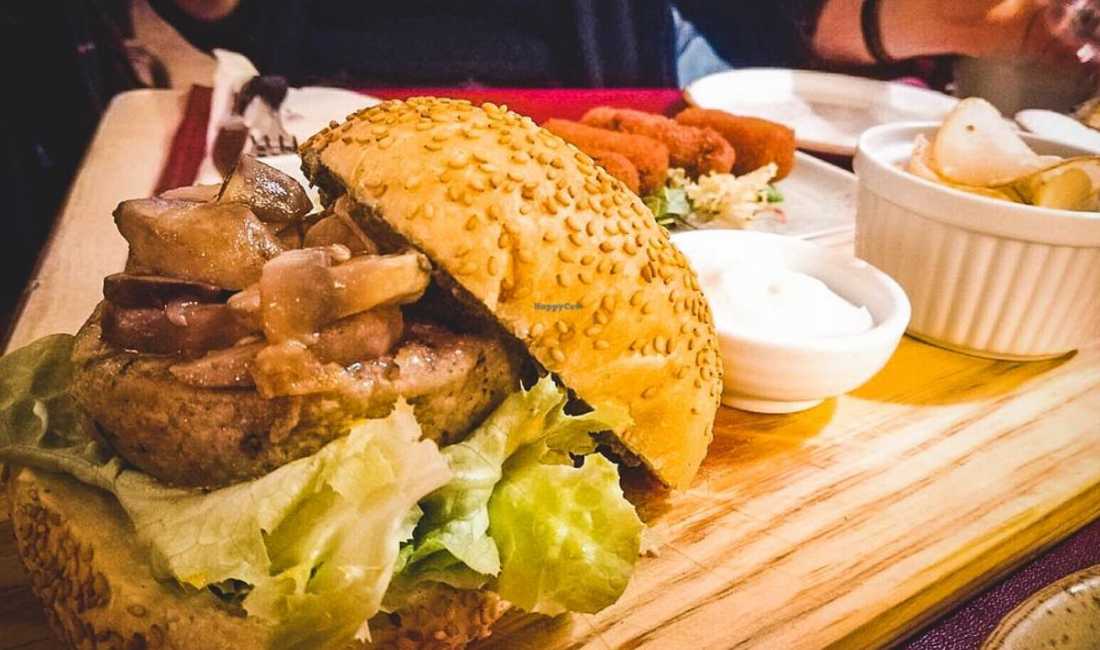 Njoftime Pune ne Tirane, Profesioni Punonjes fast foodi , , Pagesa Me Marreveshje.