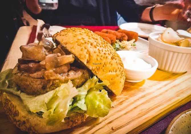 Njoftime Pune per Punonjes fast foodi ne Tirane