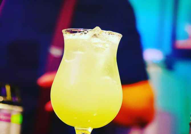 Njoftime Pune ne Tirane, Profesioni Kamariere,hostess,sanitare , , Pagesa Me Marreveshje.