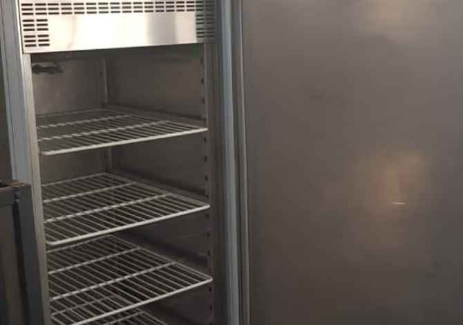 Paisje fast foodidhe restoranti ne shitje.