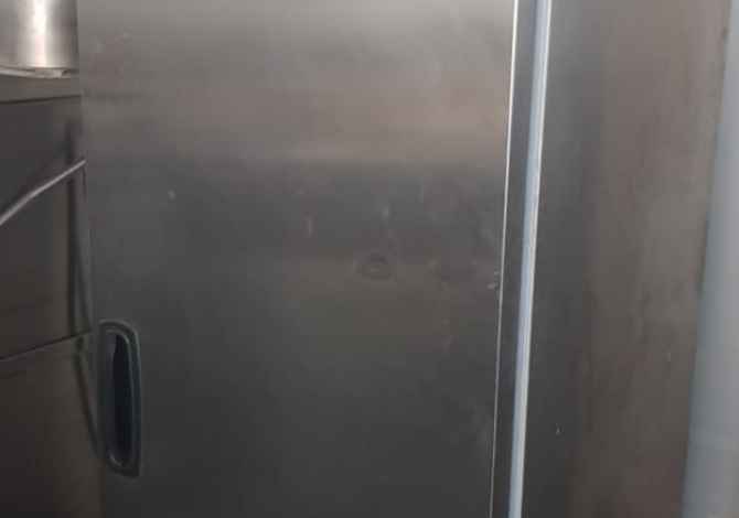 Paisje fast foodidhe restoranti ne shitje.