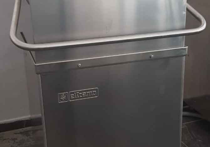 Paisje fast foodidhe restoranti ne shitje.