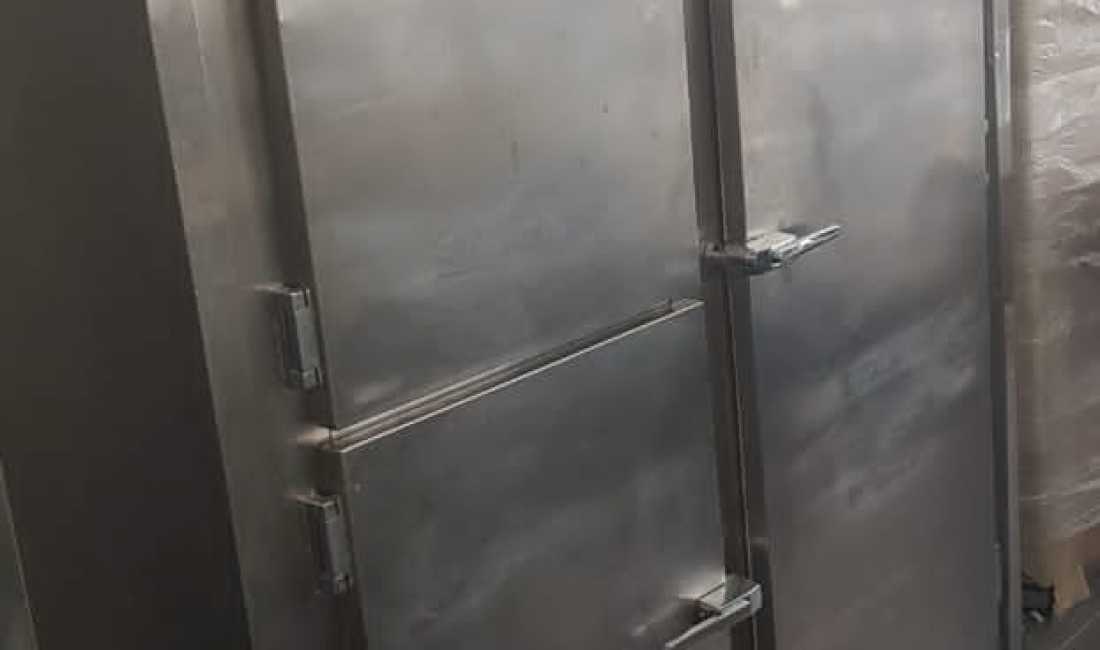 Paisje fast foodidhe restoranti ne shitje.