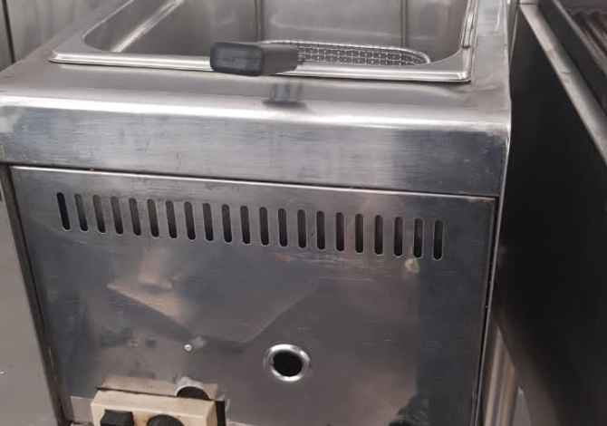 Paisje fast foodi dhe restoranti ne shitje.