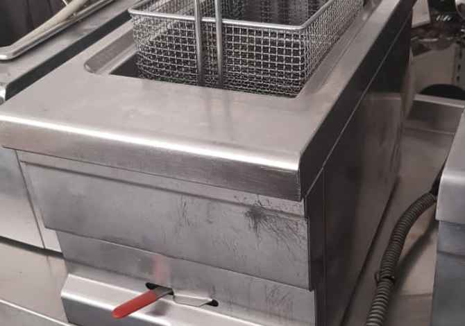 Paisje fast foodi dhe restoranti ne shitje.