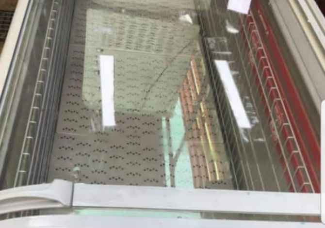 Paisje fast foodi dhe restoranti ne shitje.