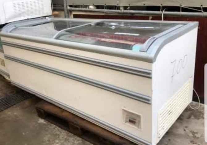 Paisje fast foodi dhe restoranti ne shitje.