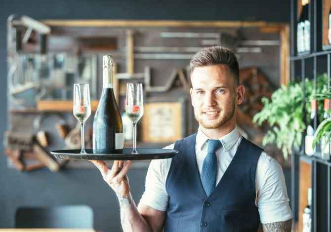 Njoftime Pune per Sanitare, Sallatiere, Lavapjatese,Kamarier ne Tirane