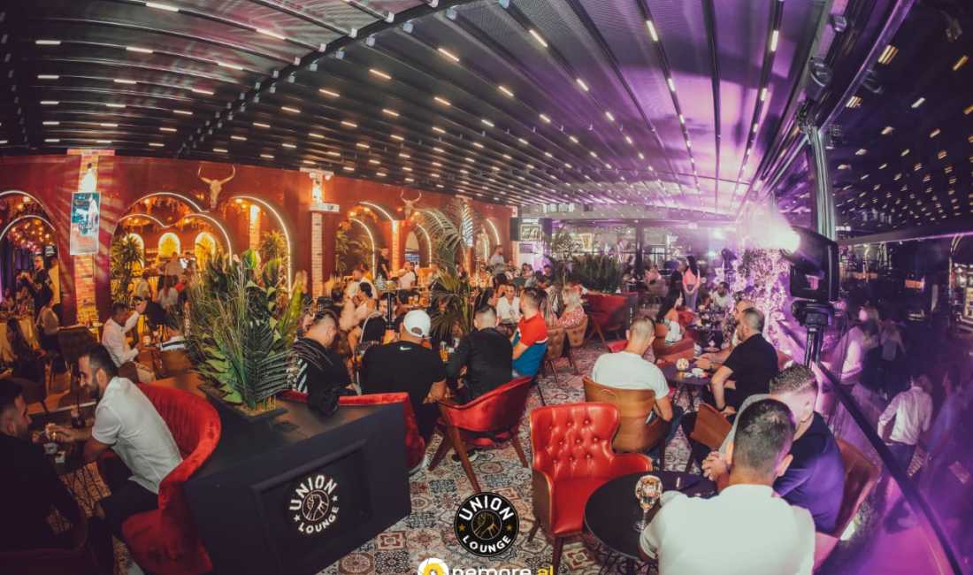 Njoftime Pune ne Tirane, Profesioni Kamariere dhe hostes  , , Pagesa Me Marreveshje.