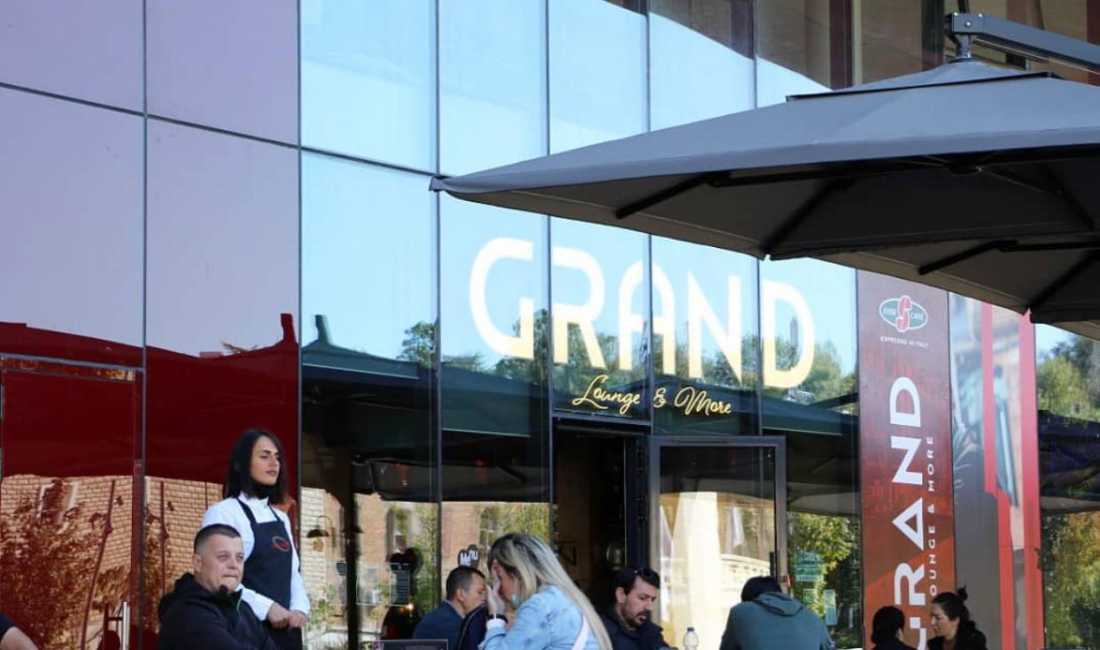 Njoftime Pune ne Tirane, Profesioni Kamarier/e, ndihmes banakiere femer , , Pagesa Me Marreveshje.