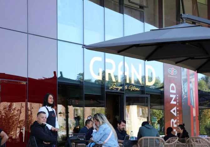 Njoftime Pune per Kamarier/e, ndihmes banakiere femer ne Tirane