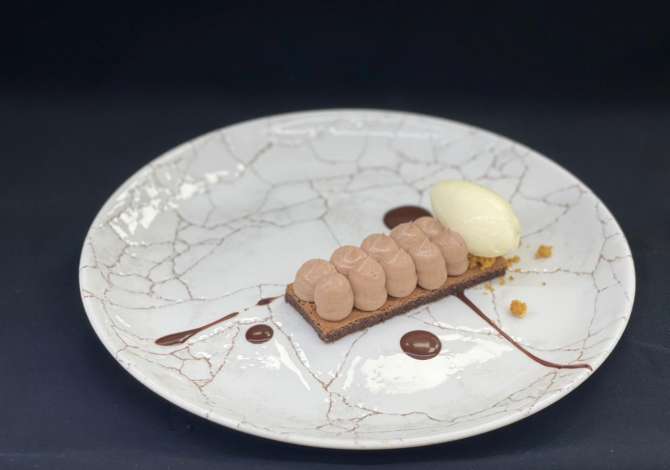 Njoftime Pune ne Tirane, Profesioni Kamarier restoranti,,kuzhinier Ndihmes kamarier ne bar dhe restorant,banakier , , Pagesa Me Marreveshje.