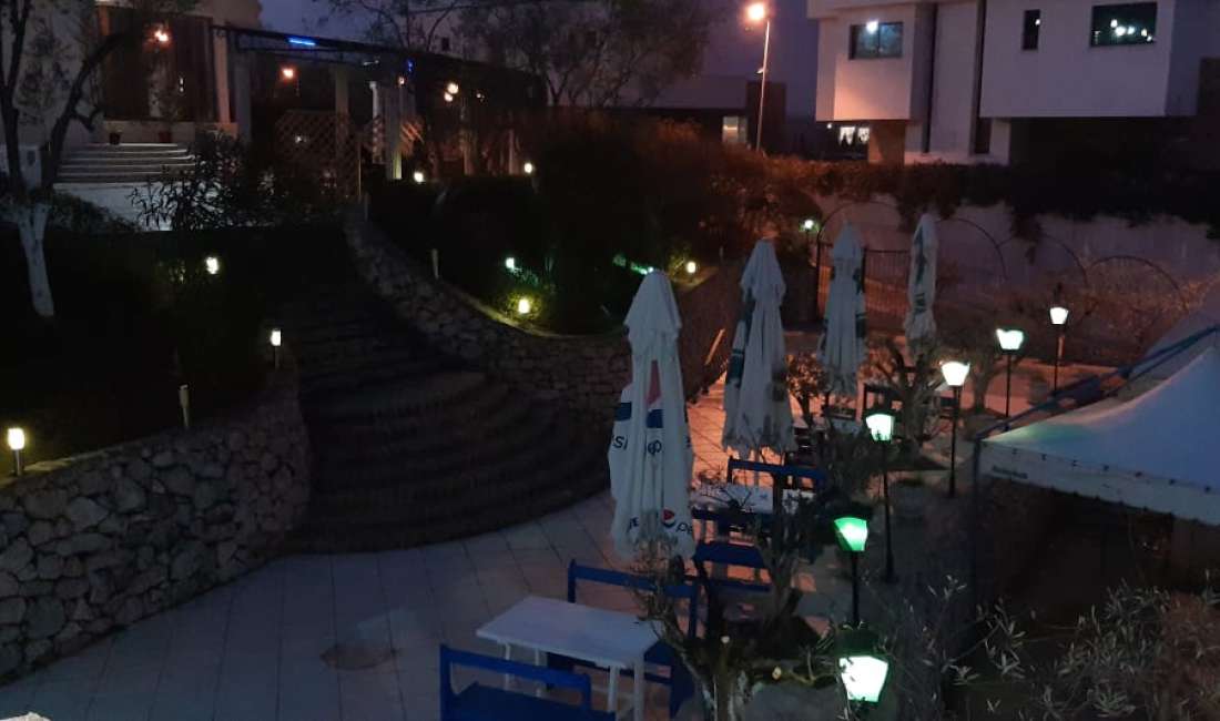 Njoftime Pune ne Tirane, Profesioni Kamariere,banakiere , , Pagesa Me Marreveshje.