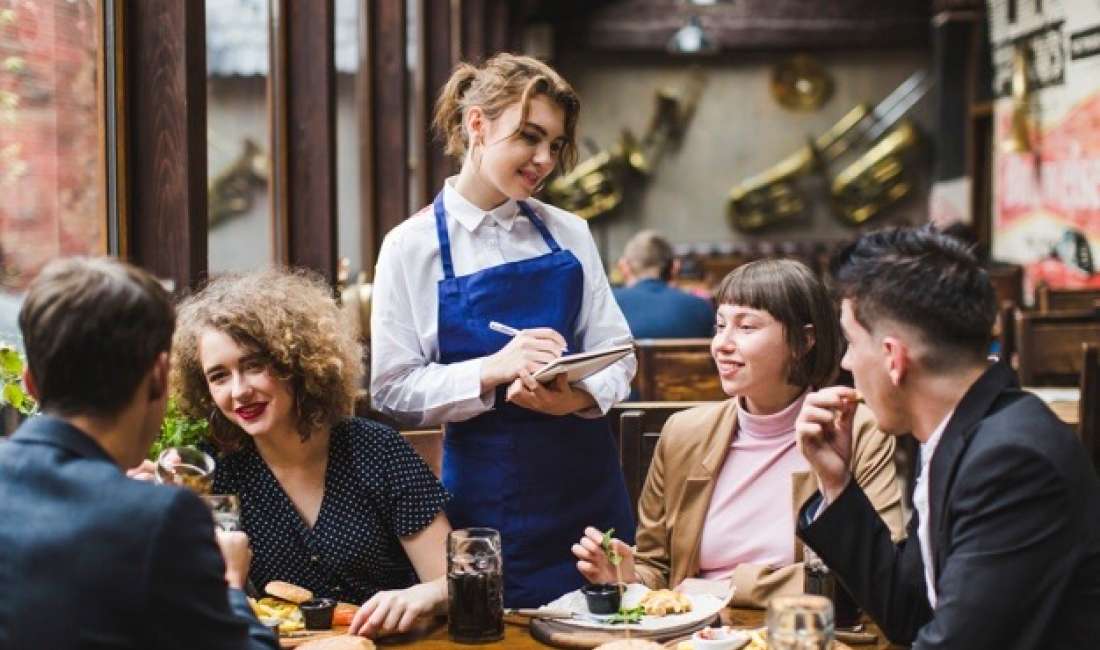 Offerte di lavoro a Valona, Profession Kamarier/e restoranti, ndihmes/e kamariere  , , Pagamento Trattabile.