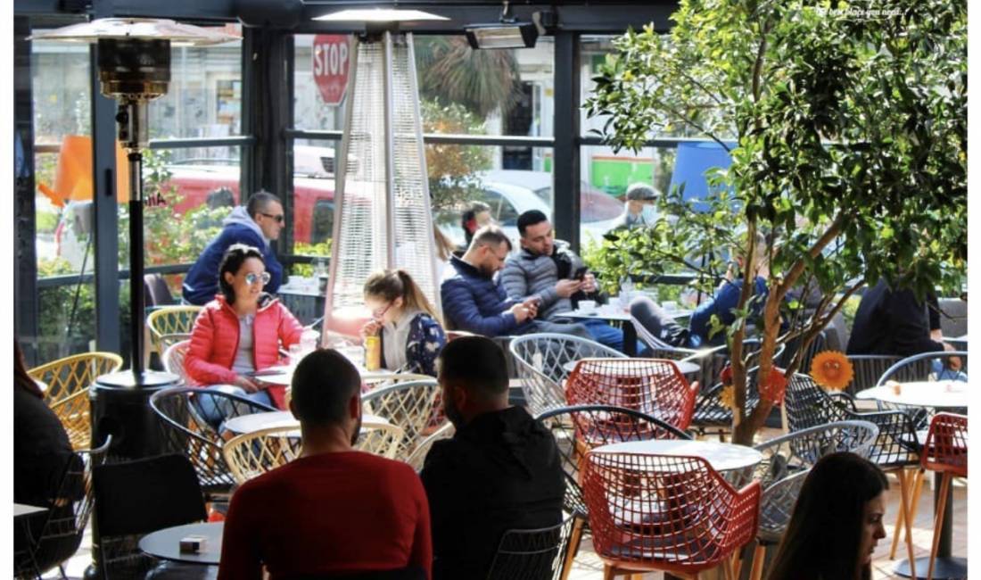 Offerte di lavoro a Tirana, Profession Ndihmes banakier/e,hostess , , Pagamento Trattabile.