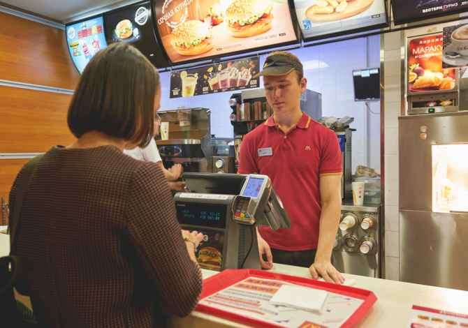 Njoftime Pune per specialist fast foodi,sanitare ne Tirane