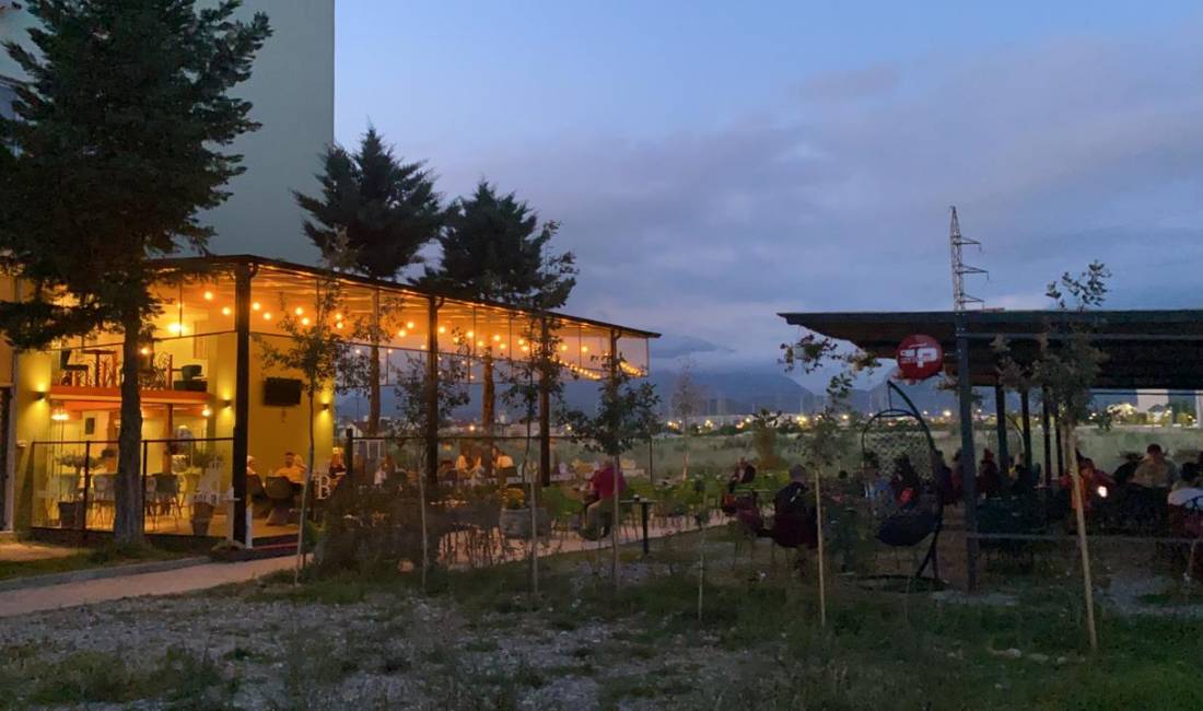 Offerte di lavoro a Tirana, Profession Kamarier,banakier/e , , Pagamento Trattabile.