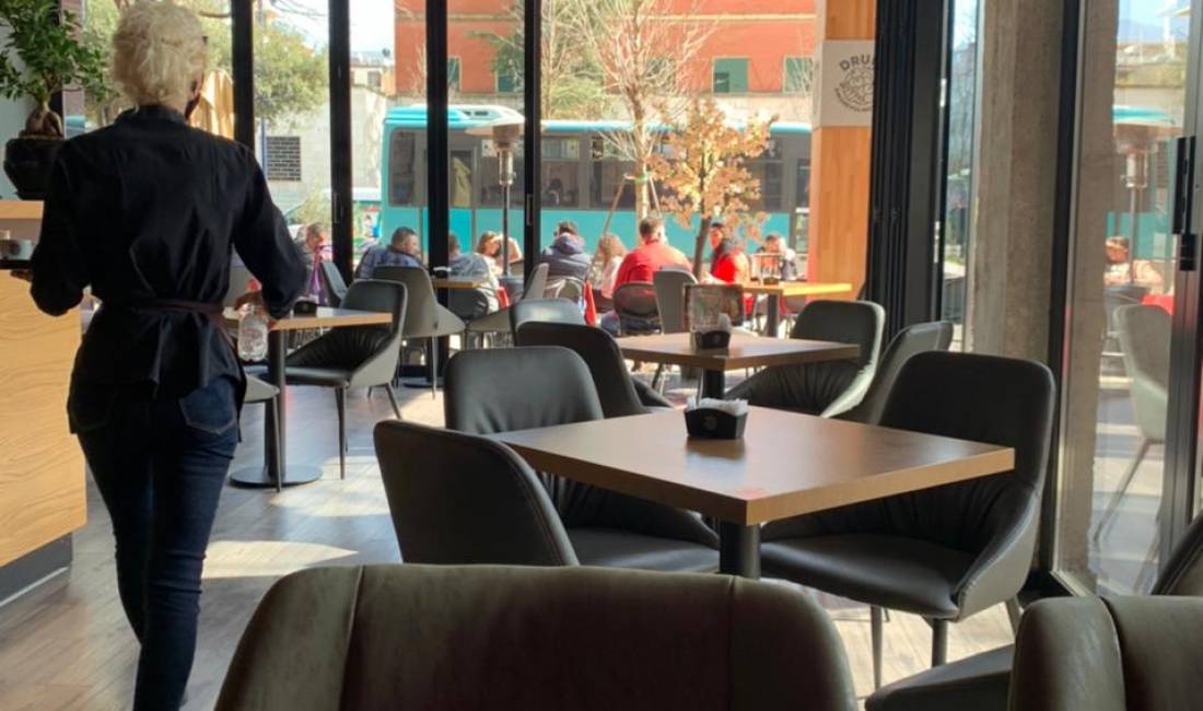 Offerte di lavoro a Tirana, Profession Banakier/e,kamarier/e,sanitare , , Pagamento Trattabile.