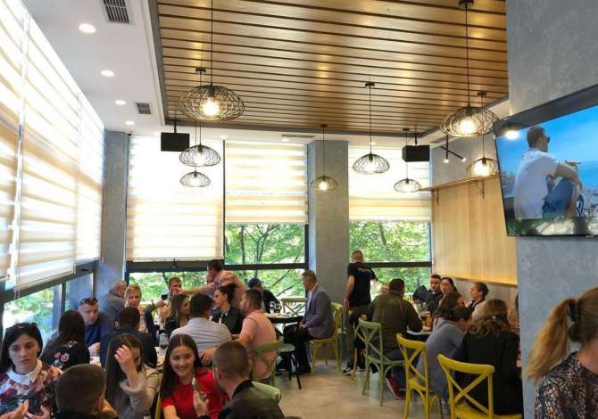 Njoftime Pune per Punonjese per sherbim ne banak ne Tirane