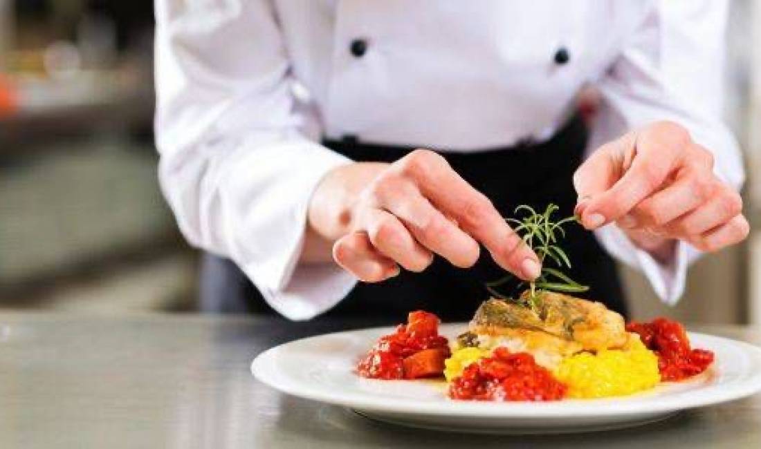 Offerte di lavoro a Tirana, Profession  ndihmes/e kuzhinier , , Pagamento Trattabile.