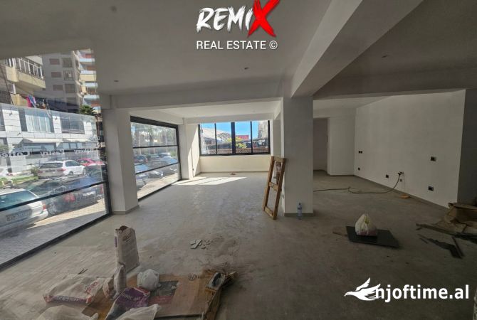 Ambiente Commerciale in Affitto 2+1 a Durazzo - 1,500 Euro