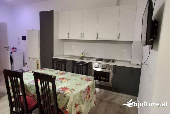 Shtepi ne shitje Apartament ne Durres, 2+1, Mobilimi E mobiluar, Pagesa 90,000  Euro.