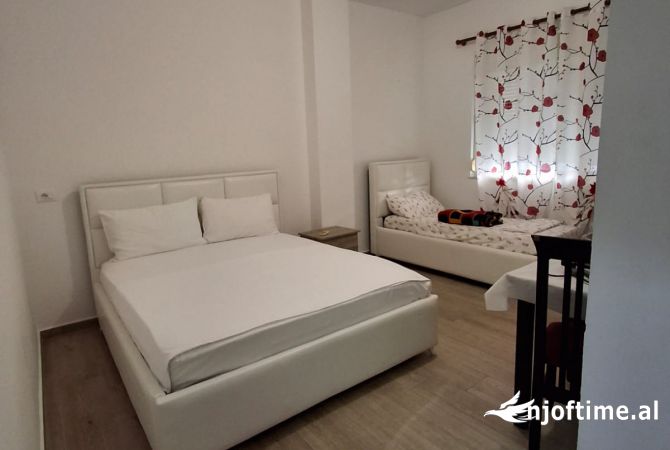 Shtepi ne shitje Apartament ne Durres, 2+1, Mobilimi E mobiluar, Pagesa 90,000  Euro.