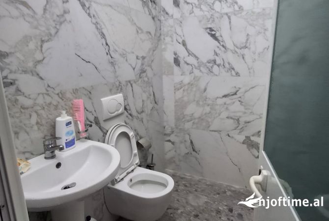 Shtepi ne shitje Apartament ne Durres, 2+1, Mobilimi E mobiluar, Pagesa 90,000  Euro.