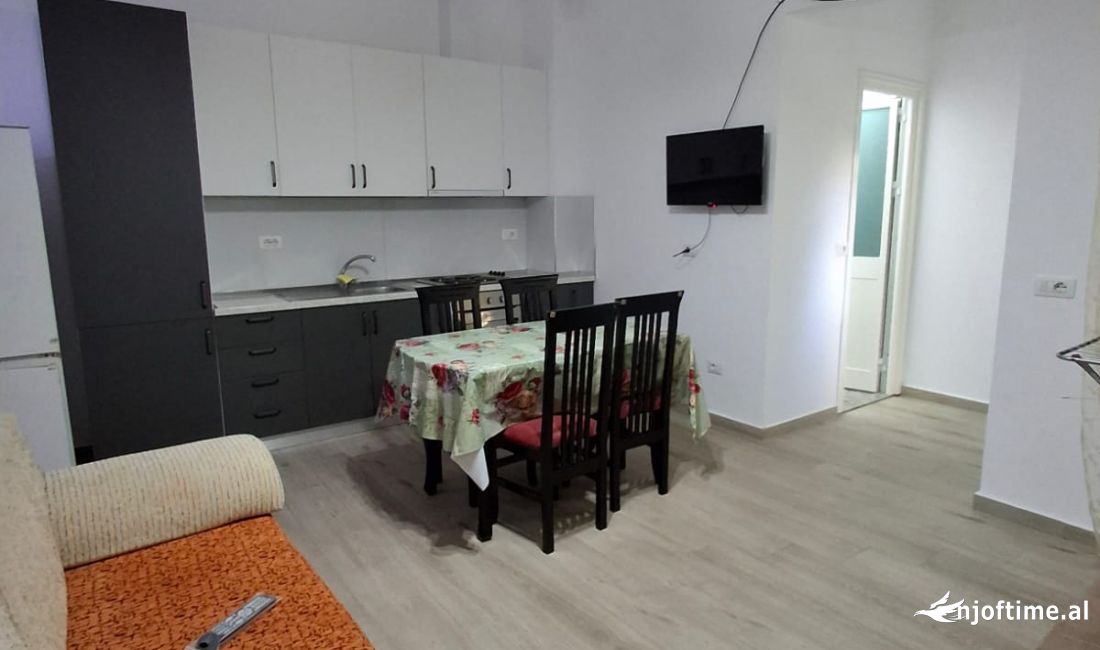 Shtepi ne shitje Apartament ne Durres, 2+1, Mobilimi E mobiluar, Pagesa 90,000  Euro.