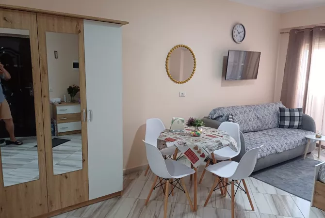 Shtepi ne shitje Apartament ne Durres, Garsoniere, Mobilimi E mobiluar, Pagesa 55,000  Euro.