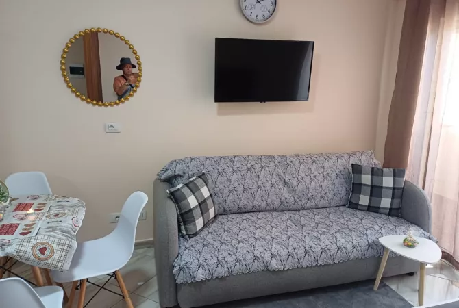 Shtepi ne shitje Apartament ne Durres, Garsoniere, Mobilimi E mobiluar, Pagesa 55,000  Euro.