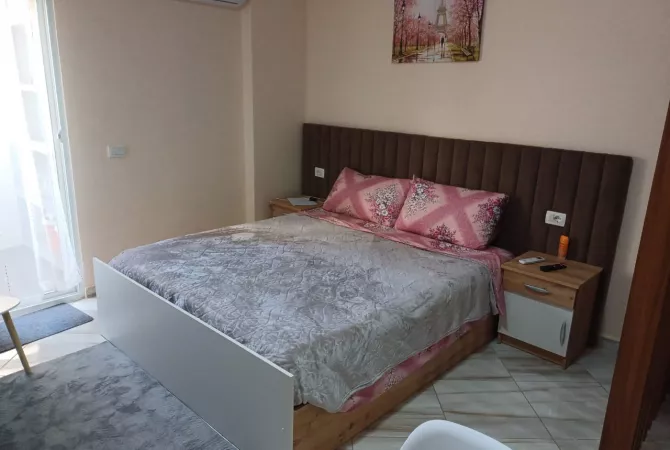 Shtepi ne shitje Apartament ne Durres, Garsoniere, Mobilimi E mobiluar, Pagesa 55,000  Euro.