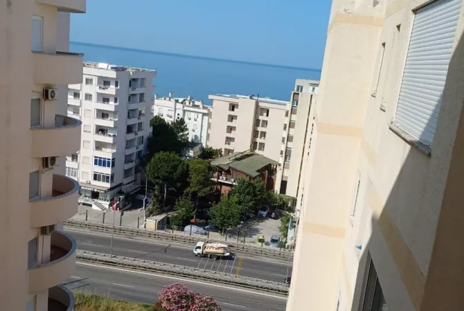 SHITET GARSONERE TEK SHKEMBI I KAVAJES ME PAMJE DETI