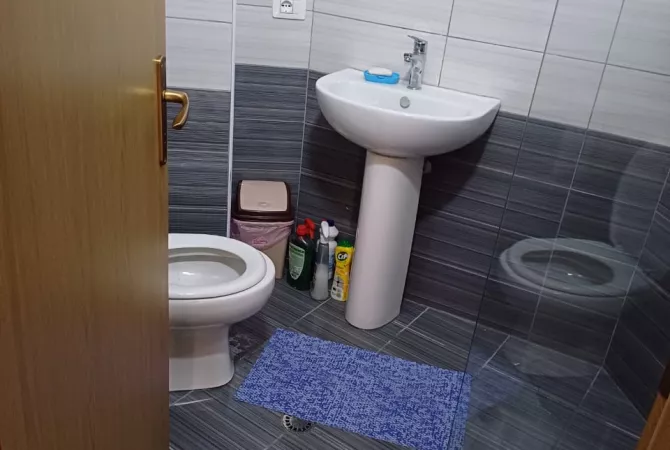 Shtepi ne shitje Apartament ne Durres, Garsoniere, Mobilimi E mobiluar, Pagesa 55,000  Euro.