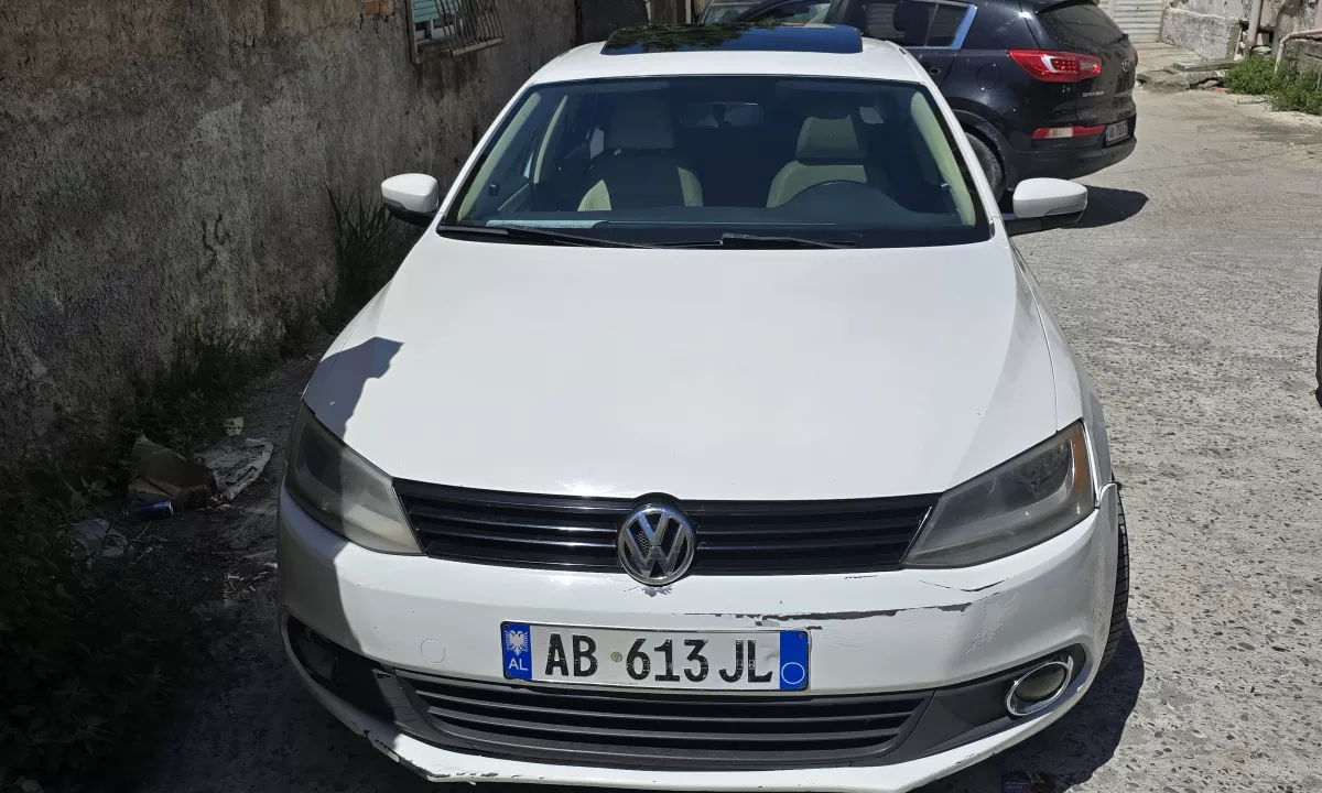 Auto in Vendita a Durazzo, Volkswagen, 2013 gasoline-gas,Kambio Automatik Pagamento 75,000  Euro.