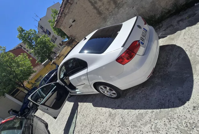 Auto in Vendita a Durazzo, Volkswagen, 2013 gasoline-gas,Kambio Automatik Pagamento 75,000  Euro.